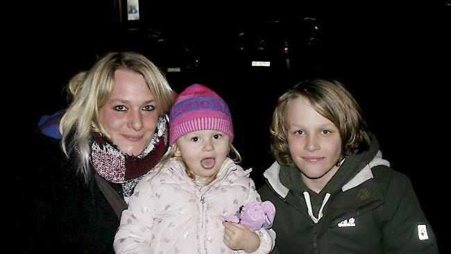 Annie (34), Shaylin (3) und Joel Engel (10) aus Susten.
