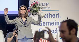 Befragung aller 120'000 Mitglieder. FDP-Chefin G&ouml;ssi will eine umfangreiche parteiinterne Debatte zur Klimapolitik anstossen.