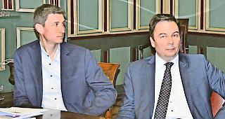 Informierten. Stadtpr&auml;sident Philippe Varone (rechts) mit Vincent Kempf.Foto wb