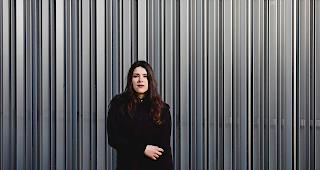 Gereift. Tanya Baranys erstes Album &uuml;berzeugt. Die S&auml;ngerin und Musikerin mit einer fundierten Ausbildung pr&auml;sentiert ein h&ouml;renswertes Album.
h&ouml;renswertes Album.