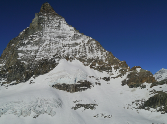 Die beiden ausländischen Alpinisten stürzten am Hörnligrat rund 600 Meter in die Tiefe. 