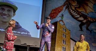 <b>Hoch hinaus.</b> Ramon Zenh&auml;usern bei Kurt Aeschbacher.