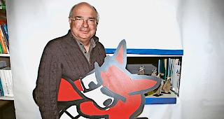 Hohe Genugtuung. Andreas Weissen mit dem symbolischen Teufel der Alpen-Initiative aus der Sch&ouml;llenenschlucht.