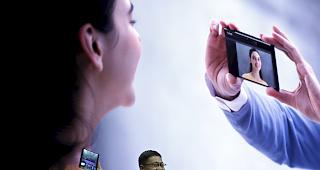 Huawei pr&auml;sentiert am Mobile World Congress in Barcelona das neue Aufklapp-Telefon Mate X. Das Ger&auml;t kostet 2300 Euro. 