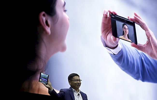 Huawei präsentiert am Mobile World Congress in Barcelona das neue Aufklapp-Telefon Mate X. Das Gerät kostet 2300 Euro. 