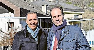 Auf der Baustelle. Nicola Fuso, Leiter Immobilien (links),  mit Jean-Marc Schnider, Mitglied der Konzernleitung.