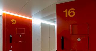 Strafvollzug. Der Bundesrat will eine Motion annehmen, die verlangt, dass mehr in der Schweiz verurteilte ausl&auml;ndische Straft&auml;ter ihre Strafe im Herkunftsland absitzen m&uuml;ssen. (Symbolbild)