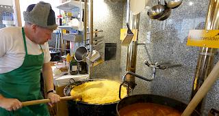 Die AGREZA-Polentak&ouml;che haben am Samstag in Simplon Dorf wiederum gross angerichtet.