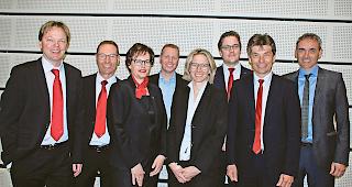 Alter und neuer Verbandsvorstand vereint. Von links: Peter Pollinger, Basil Zuber, Carmen Zenklusen, Karl-Heinz Fux, Stefanie Zimmermann, Simon Franzen, Gerald Oggier und Philipp Zurwerra. Es fehlt Hans-Peter Lehner.