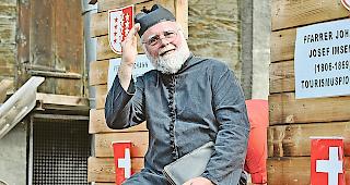 Der Saaser Tourismuspfarrer Christoph Gysel sammelt Geld.