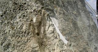 Felssturz am Matterhorn im Jahr 2003. Geologen machten das ungew&ouml;hnlich warme Wetter verantwortlich, das den Permafrost zum Schmelzen brachte. (Themenbild/Archiv)