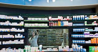 Gefragt. Gem&auml;ss einer Umfrage durch GFS Bern str&ouml;men jeden Tag 340'000 Personen in die Schweizer Apotheken.