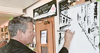 Empfehlenswert. Aldo Rotzer im &laquo;J&auml;gerheim&raquo; beim Malen: &laquo;Kann ich jedem empfehlen.&raquo;.Foto wb