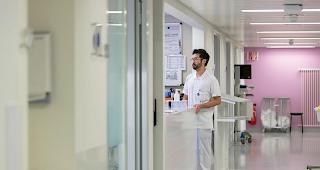 Wegen dem grossen Andrang und Finanzierungsproblemen hat das Spital Wallis sein Beratungstelefon f&uuml;r Kinder-Notf&auml;lle vor&uuml;bergehend eingestellt. (Symbolbild)