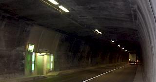 Bei einem Unfall im San Bernardino-Tunnel ist am Freitag eine Person verletzt worden. 