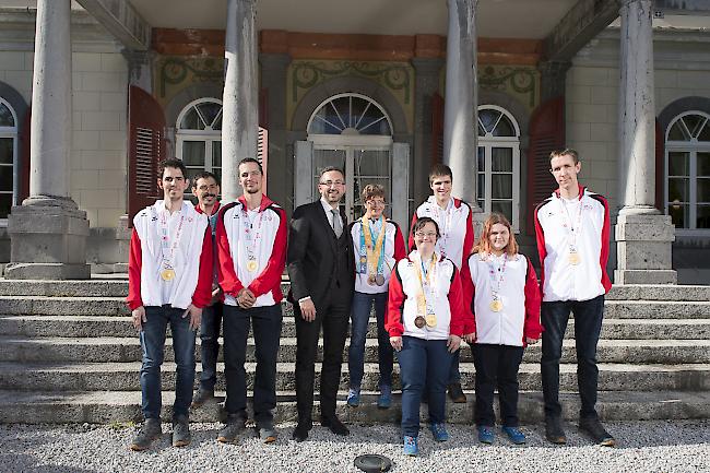 Staatsrat Frédéric Favre hat den acht Special-Olympics-World-Games-Gewinnern aus dem Wallis herzlich gratuliert. 