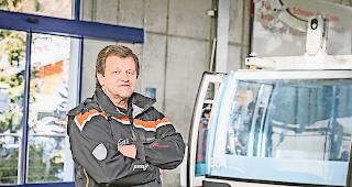 Unter Druck. Bruno Ruppen, CEO und Verwaltungsrat der Bergbahnen Hohsaas, will dem Magic Pass mit Mehrtageskarten  Paroli bieten.