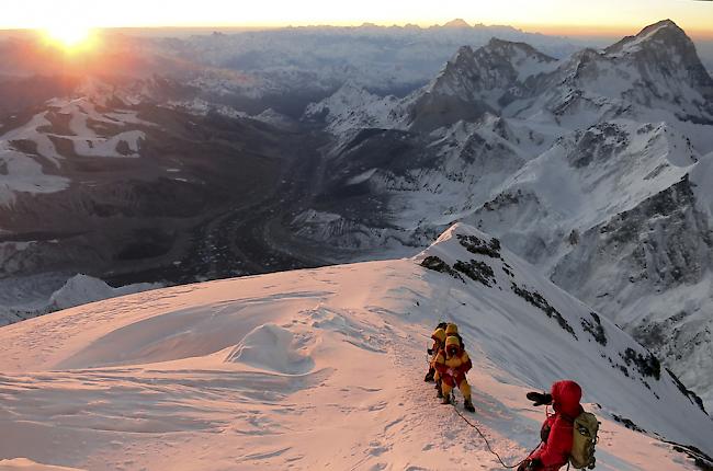 Gemäss einer indischen Messung aus dem Jahr 1954 ist der Mount Everest 8848 Meter hoch. 