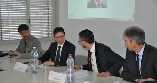 Gemeinsam f&uuml;r mehr Sicherheit auf der Strasse. Von links: Hubert Summermatter (Pr&auml;sident Oberwalliser Auto- und Motorfahrlehrerverband), Bruno Abgottspon (Chef Dienststelle f&uuml;r Strassenverkehr und Schifffahrt), Fr&eacute;d&eacute;ric Favre (Staatsrat) und Christian Varone (Kommandant Kantonspolizei).