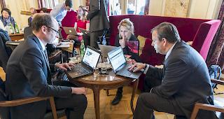 Erfolg. Die CVP (mit Parteipr&auml;sident Pfister, rechts) bekommt vom Bundesgericht recht.