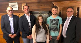 Nominationsversammlung. Bezirkspr&auml;sident Jean-Claude Zeiter (v.l.), NR-Kandidat Michel Schnyder, Julia Bl&ouml;chlinger und J&eacute;r&ocirc;me Beffa von der Jung-CSPO und Staatsrat Roberto Schmidt. Es fehlt Michael Steiner von der Jung-CSPO.