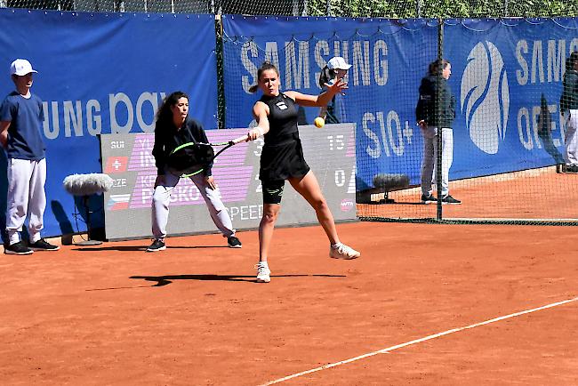 Nahe an der grossen weiten Tenniswelt. Ylena In-Albon aus Baltschieder.