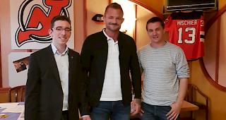 Michael Kreuzer, Nationalrats- und St&auml;nderatskandidat, Oliver Stehlin, neuer Pr&auml;sident SVP Visp-Eyholz und Simon Gasser, Nationalratskandidat JSVP (von links).