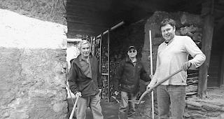 &laquo;Dorfgmeiw&auml;rch&raquo;. Jung und Alt, Dorfbewohner und G&auml;ste packten gemeinsam mit an.