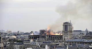 Pariser Wahrzeichen.&nbsp;Am Montagabend verw&uuml;steten&nbsp;Flammen grosse Teile des Sakralbaus und den Dachstuhls.