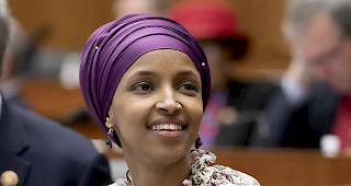 Demokratin.&nbsp;Illhan&nbsp;Omar (Bild) und ihre Parteikollegin Rashida Tlaib waren zu Jahresbeginn als erste weibliche Abgeordnete islamischen Glaubens in den Kongress eingezogen. Besonders Omar hat seither f&uuml;r viel Wirbel gesorgt.