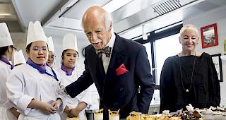 Modern. Im Beisein von Schweizer Gastro-Stars wie Anton Mosimann oder Irma D&uuml;tsch wurde am Dienstag in Le Bouveret ein neues Kochlabor f&uuml;r angehende Spitzenk&ouml;che er&ouml;ffnet.