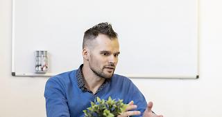 Damian Gsponer geht neue Wege. Und setzt sich f&uuml;r die freie Schulwahl ein.