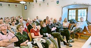 Grosses Interesse. Zweitwohnungsbesitzer in Ernen.Foto zvg