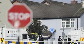 Mord.&nbsp;Bei gewaltsamen Ausschreitungen in der Stadt Londonderry ist vergangene Woche eine 29-j&auml;hrige Journalistin erschossen worden. Nun bekennt sich die&nbsp;militante Republikaner-Gruppe Neue IRA zur Tat.