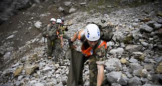 Gebirgsspezialisten sammeln 2018 Munitionsreste oberhalb der Schw&auml;galp, AR. (Themenbild)