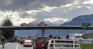T&ouml;dlicher Autounfall auf der Rote d&rsquo;Aproz. Polizei sucht Zeugen.