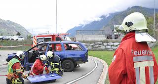 <b>Traumberuf Feuerwehrmann.</b> Schon die j&uuml;ngsten durften f&uuml;r einmal als Feuerwehrleute agieren.
