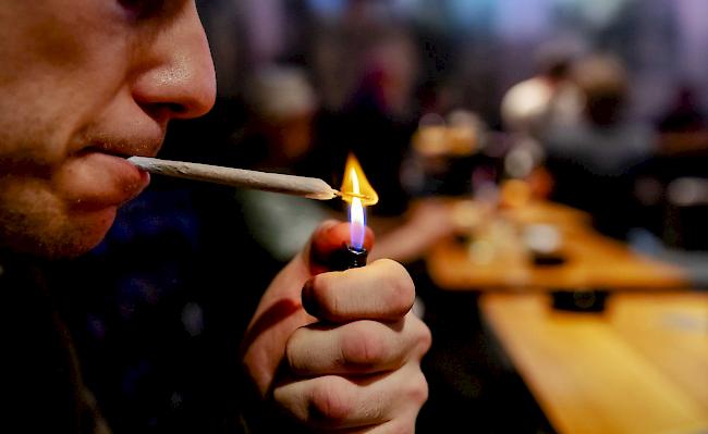 Hoher Konsum. Laut den EKSF-Berichten bleibt Cannabis mit einem THC-Gehalt von über 1 Prozent die am häufigsten konsumierte illegale Substanz in der Schweiz.