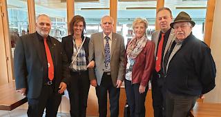 Ehrungen. Andr&eacute; Roduit, Nicole L&uuml;tolf, Hans L&uuml;tolf, Bahnhofbuffet Gampel (50 Jahre Verbandsmitglied), Madeleine Brigger, J&auml;gerstuba Gr&auml;chen (40 Jahre Verbandsmitglied), Heinrich Lauwiner und Elmar Brigger (von links).