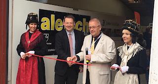 Publikumsmesse. Reinhard Bexen, Pr&auml;sident Forum Goms, und Gemeindepr&auml;sident Naters Franz Ruppen er&ouml;ffnen das viert&auml;gige Forum Goms in Fiesch.
