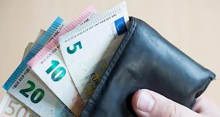 Wer das B&uuml;rgereinkommen erh&auml;lt, darf nicht mehr als 6000 Euro Ersparnisse haben, keine Immobilie von mehr als 30'000 Euro Wert besitzen, die sie nicht selbst bewohnen, und in den vergangenen zwei Jahren kein Auto gekauft haben.