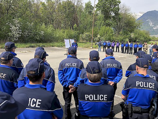 Den Ernstfall proben. Über 120 Agenten der Kantonspolizei simulierten am Dienstag in der Region Chablais einen Terroranschlag.