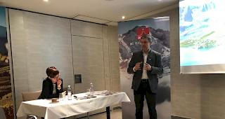 Zufrieden. VWP-Pr&auml;sidentin Karrin Perraudin und VWP-Direktor Damian Constantin pr&auml;sentierten am Mittwoch in Sitten die Ergebnisse der neusten Imagestudie.