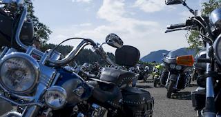 Eine Auseinandersetzung zwischen einigen Mitgliedern zweier T&ouml;ffclubs in Belp hat am Samstagabend zwei Schwerverletzte gefordert. 