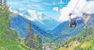 Claudia Willisch und ihre Schwester Mathilde Lauber geniessen die Jassausfl&uuml;ge nach  Chamonix oder Leysin.