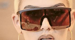 Der Teufel tr&auml;gt Prada. Oder Gucci, oder sonst was Teures. Die Rapperin Loredana soll zwei Oberwalliser betrogen haben.