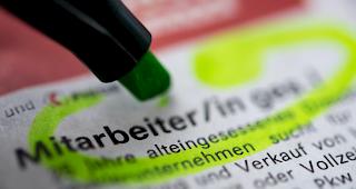 F&uuml;r Arbeitnehmende wird es immer schwieriger, einen neuen Job zu finden, der zu ihnen passt. Eine Weiterbildung k&ouml;nnte Abhilfe schaffen.