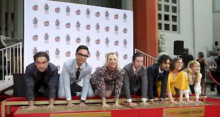 Anfang des Monats verewigten die sieben Hauptdarsteller ihre Handabdr&uuml;cke vor dem TCL Chinese Theatre in Hollywood im Zement.