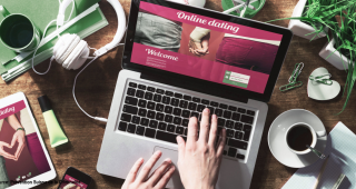 Fiese Masche. Immer h&auml;ufiger nehmen skrupellose Liebesbetr&uuml;ger ihre Opfer auf sozialen Online-Plattformen aus. (Symbolbild)