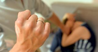 In rund drei von vier F&auml;llen haben Frauen die Opfer-Beratungsstellen in der Schweiz aufgesucht. Mehrheitlich kannten sich T&auml;ter und Opfer oder standen in einer famili&auml;ren Beziehung.

